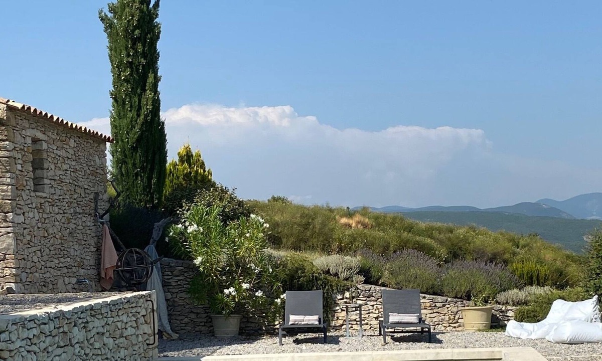 Simiane-la-Rotonde Other | Charm, lavender and tennis in Provence