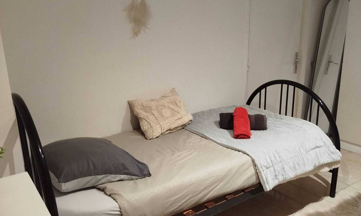 La Ferte-Gaucher Apartment | Charmant Appartement Avec Piscine