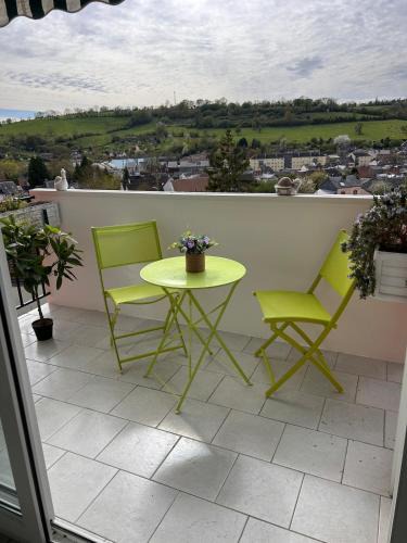 Vimoutiers Apartment | Charmant Appartement avec vue sur la ville de Vimoutiers