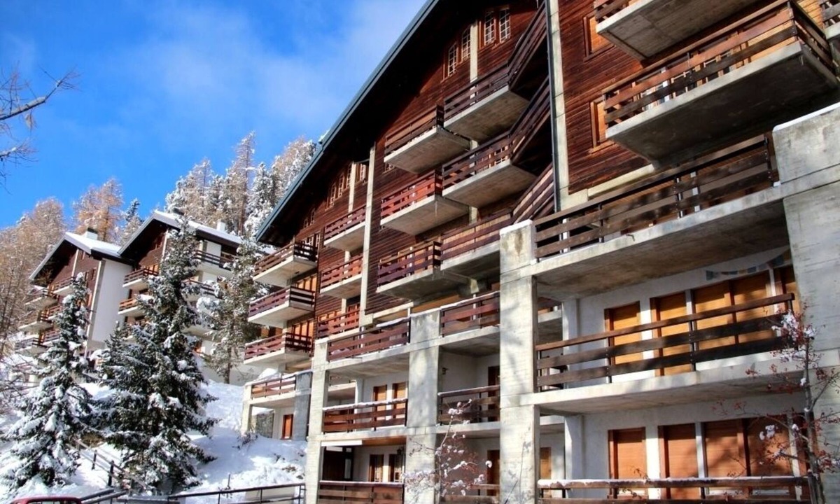 Chandolin Apartment | Charmant appartement de 3 pièces au 1er étage de l'immeuble "Les Roches" à proximité du centre du vi