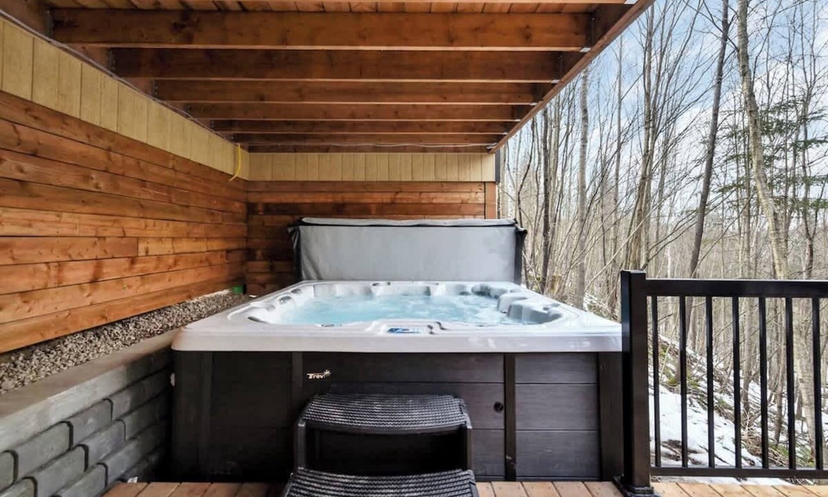 Pont-Rouge Ski Chalet | Charmant Boisé | Peaceful Getaway | Spa with Fores