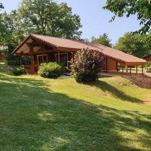 Mauroux Ski Chalet | Charmant Chalet LE DAMELI, Village du Soleil, Chalet 61