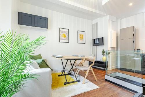 Parapluies Apartment | Charmant Duplex rénové proche Paris