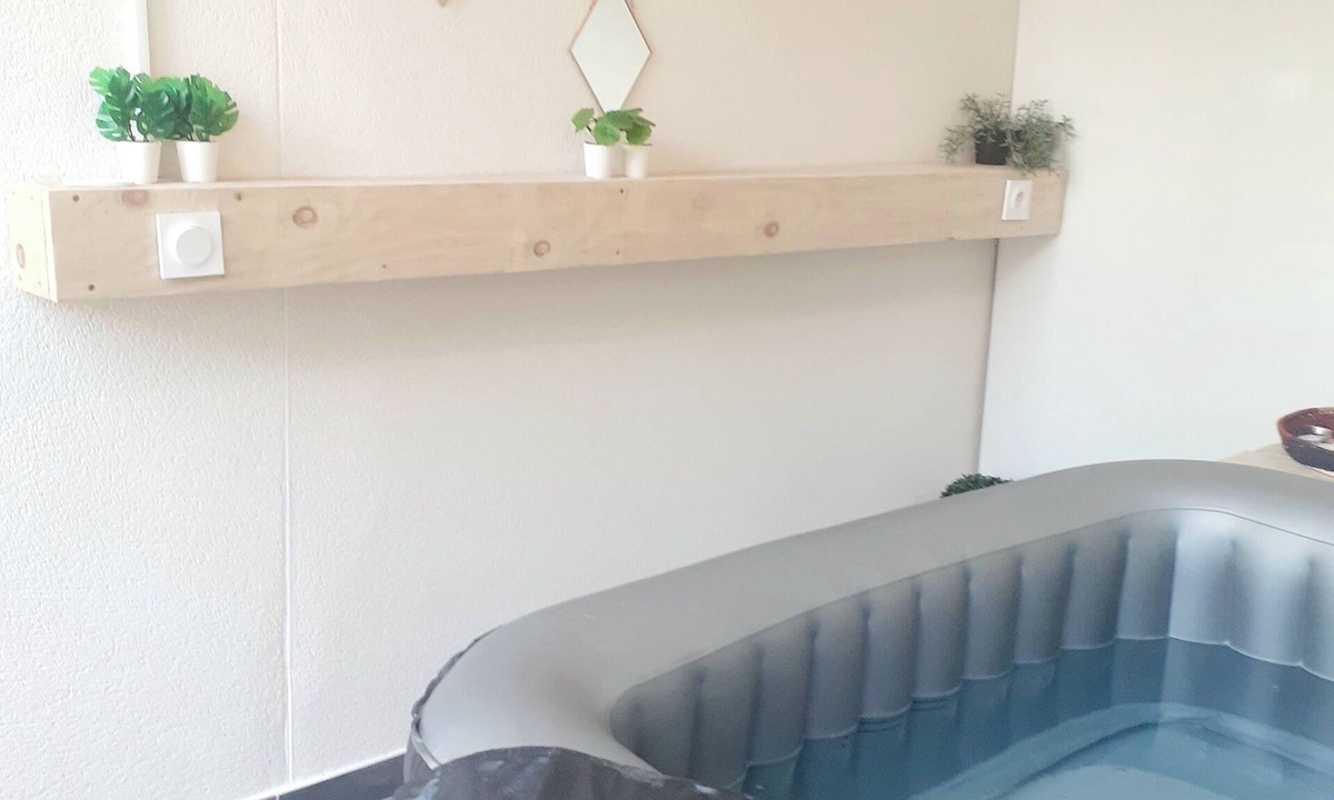 Aumelas House | Charmant Duplex Avec Jacuzzi