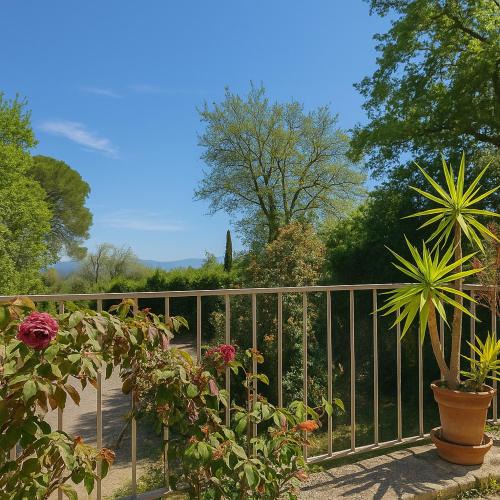 Saint-Julien-de-Peyrolas House | Charmante maison avec jardin aux portes des gorges de l'Ardèche