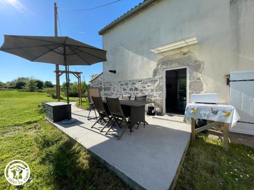 Beaufou House | Charmant Gîte à Beaufou avec Terrasse Privée - FR-1-426-581