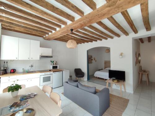 Saint-Pierre-sur-Dives Apartment | Charmant studio en centre-ville.