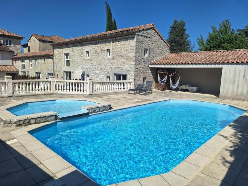 Ruoms Apartment | Charmant studio avec piscine
