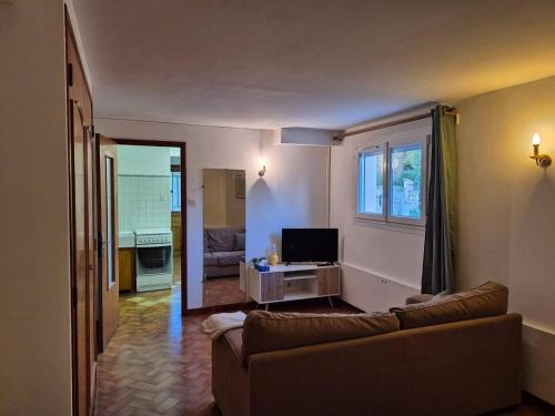 Greoux-les-Bains Apartment | Charmant studio centre village