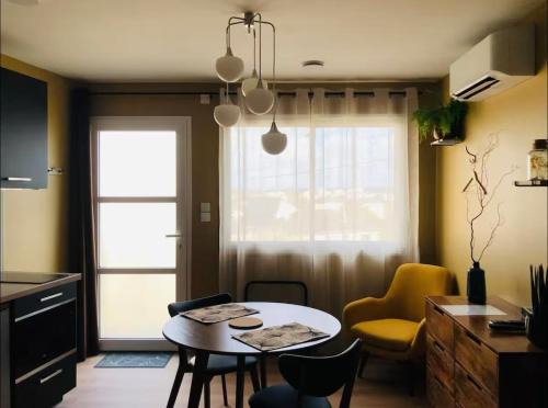 Laval Apartment | Charmant Studio proche Centre-ville