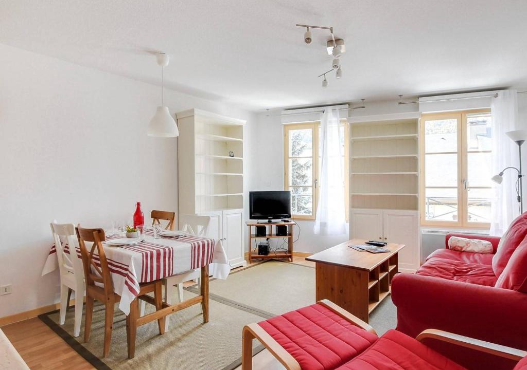 Luz-Saint-Sauveur Apartment | Charmant T2 en Centre-Ville pour 6 pers., Parking, Proche Commodités et Stations de Ski - FR-1-402-75