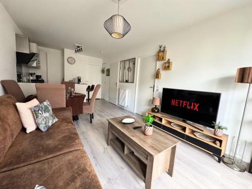 Le Blanc-Mesnil Apartment | Charmant T2 moderne proche Paris, CDG, Parc Expo & parking privé