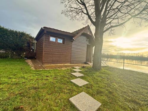 La Roquette Apartment | Charmante cabane rustique en bord de Seine