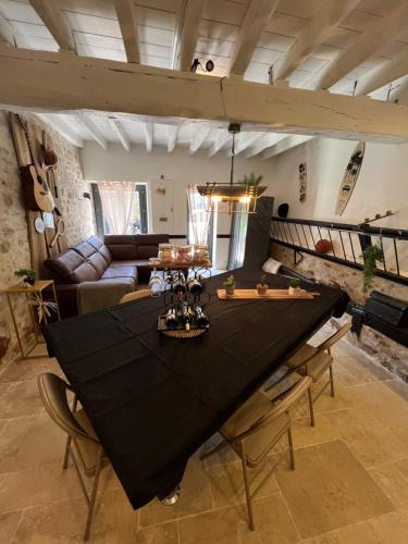 Tousson House | Charmante Maison Attenante avec jardinet privé