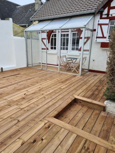 Luc-sur-Mer House | Charmante maison de bord de mer avec terrasse