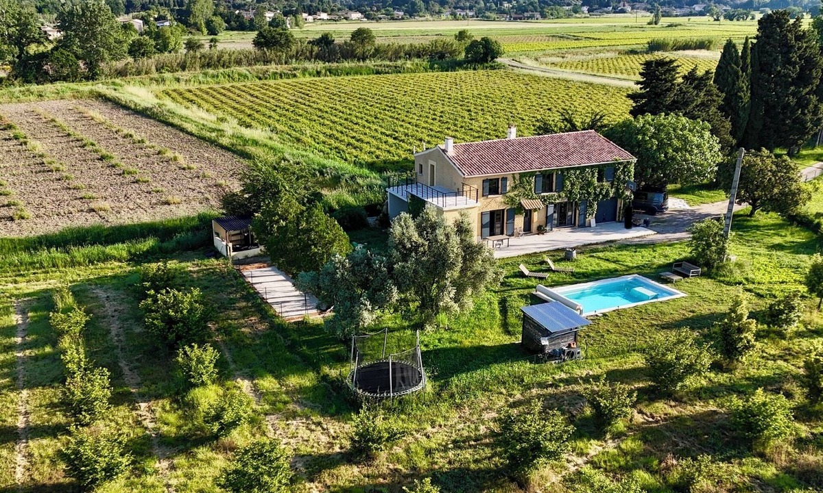 Piolenc House | Charmante Maison de Campagne Climatisée, Piscine Chauffée, vue Mont Ventoux