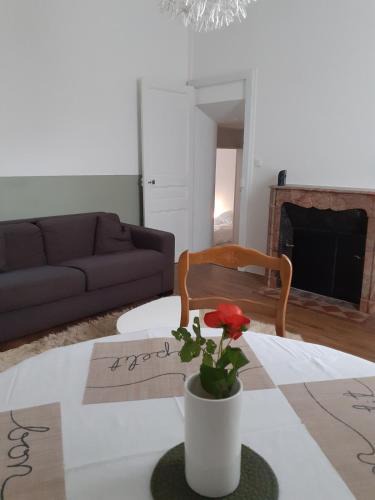 Poitiers Apartment | Charmante maison de ville avec le calme de la campagne