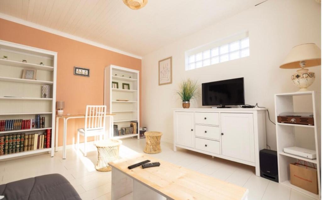 Mauguio Apartment | Charmante Maison de village Clim et Wifi