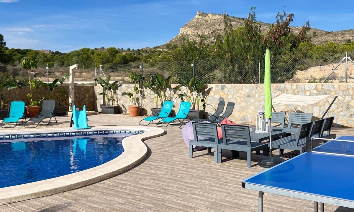 Mutxamel Villa | Charmante Villa Avec Piscine en Bord de Montage et Proche de la Plage