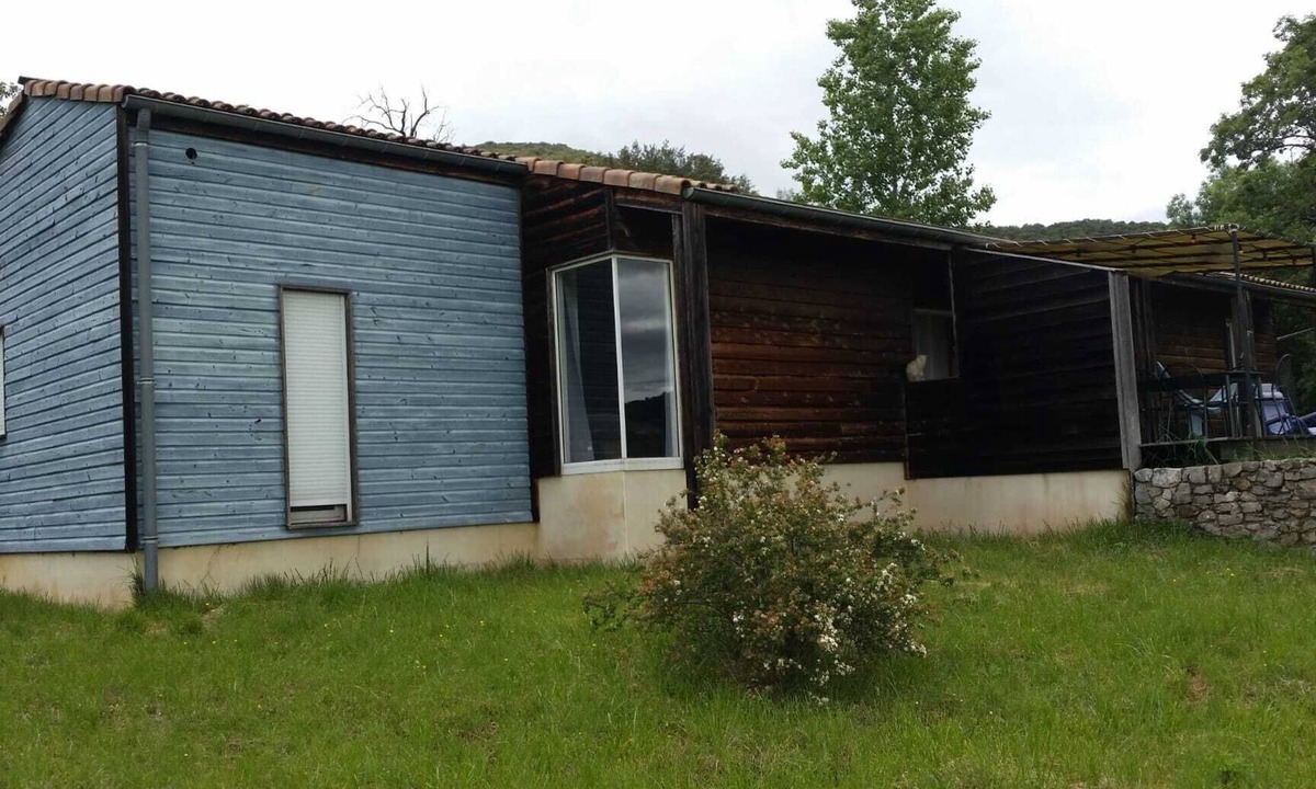 Monoblet House | Charmante Villa en Bois, Implantée sur Terrain de 1700 m2