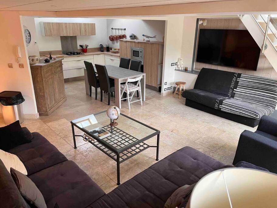 Vernou-la-Celle-sur-Seine Apartment | Charme et calme, 45 min de Paris Gare de Lyon