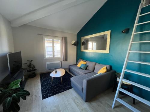 Aigues-Mortes Medieval City Apartment | Charme intra-muros, P2 de 50m² + parking gratuit