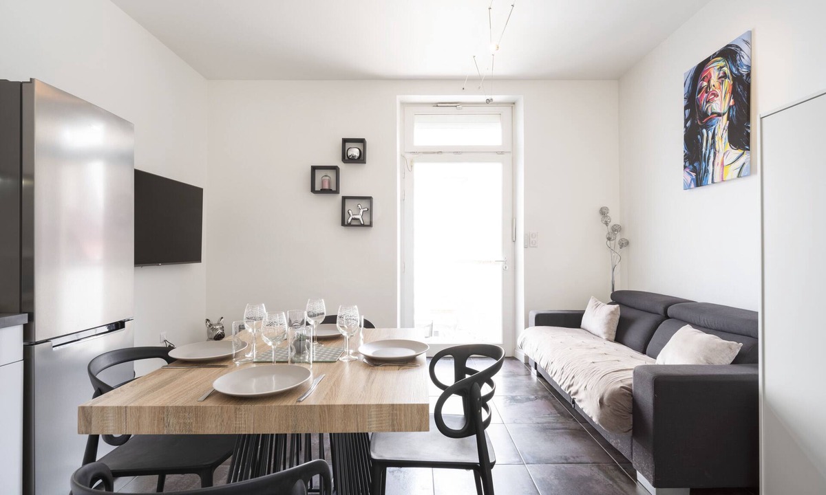 Poincare - Foch - Anatole France - Croix de Bourgogne Apartment | Charme Poincaré
