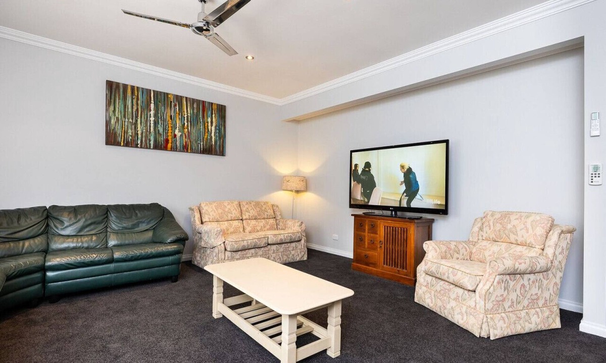 South Albury House | Charmer on Olive accommodation