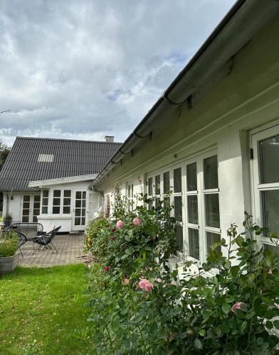 Hjørring Apartment | Charmerende lejlighed på landet med privat skov