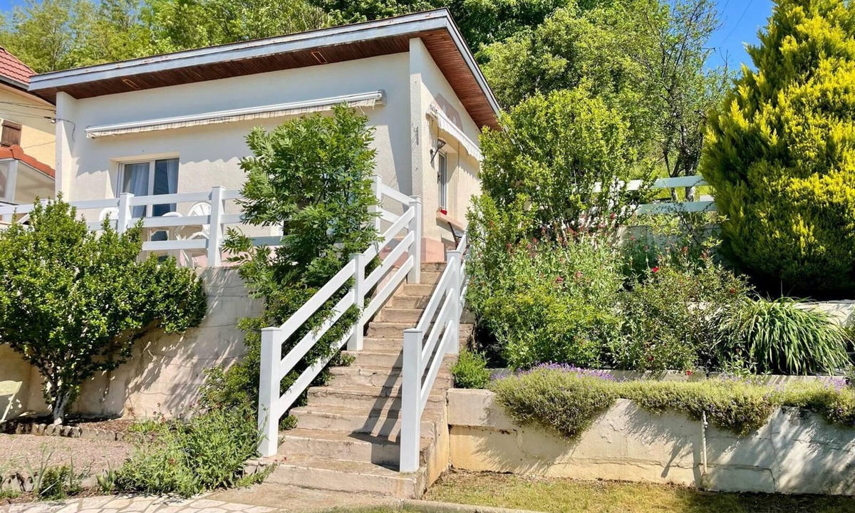 Changey House | Charmes lakeside house