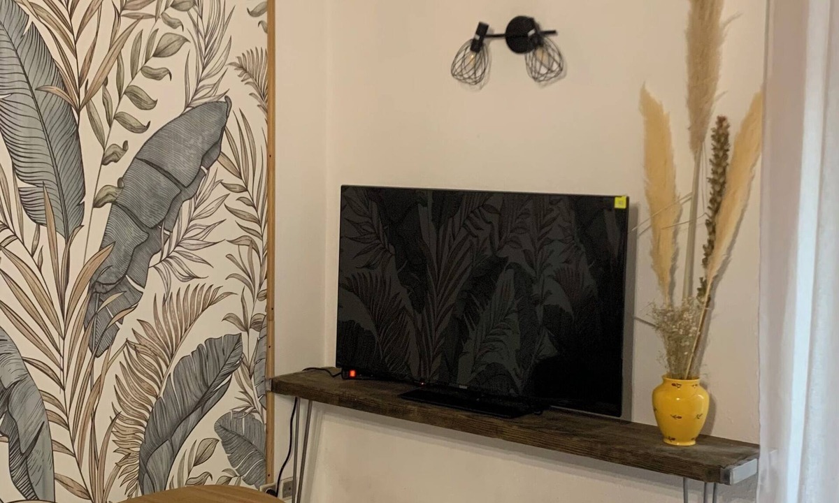 Entraigues-sur-la-Sorgue Apartment | Charming ground-floor gite in the Coeur de Provence region