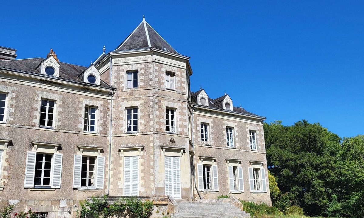 Saint-Etienne-de-Montluc Cottage | Charming Gîte in Castle - Wifi & Parking Included