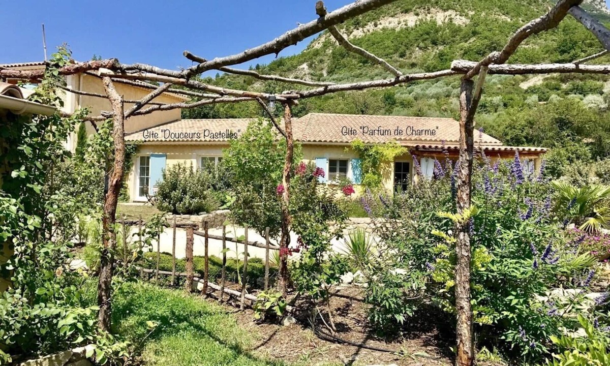 Saint-Ferreol-Trente-Pas House | Charming Perfume" cottage