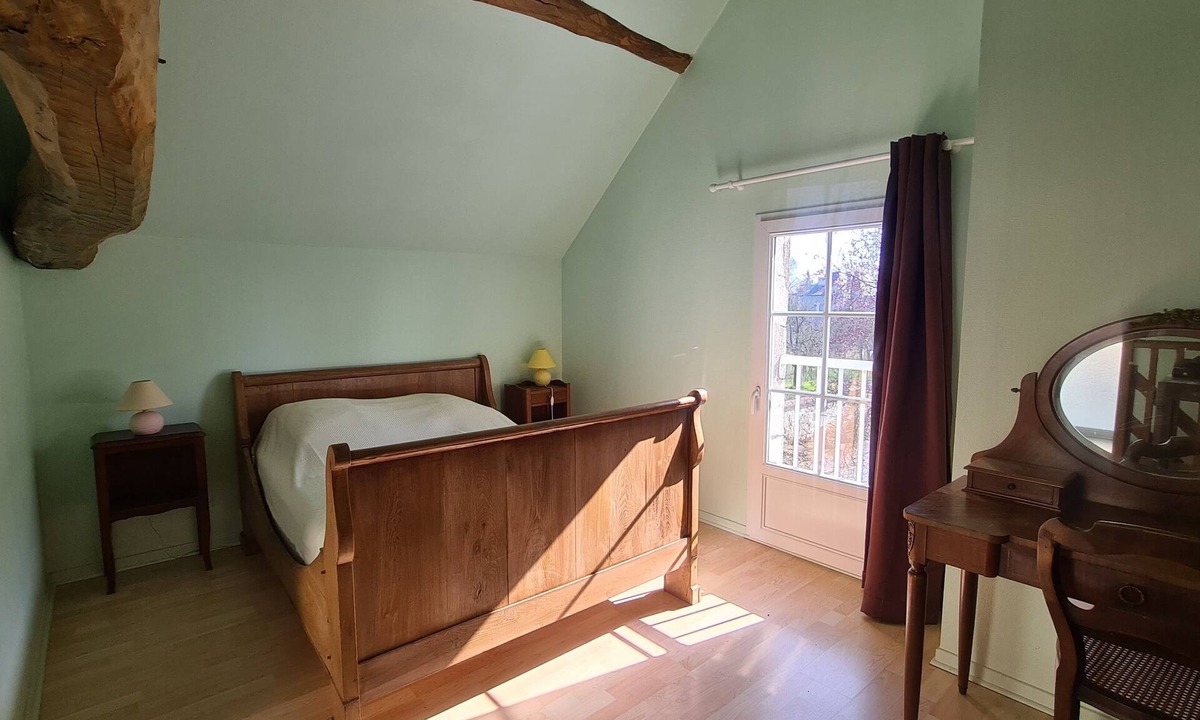 Saint-Cyr-en-Bourg House | Charming independent tufa house