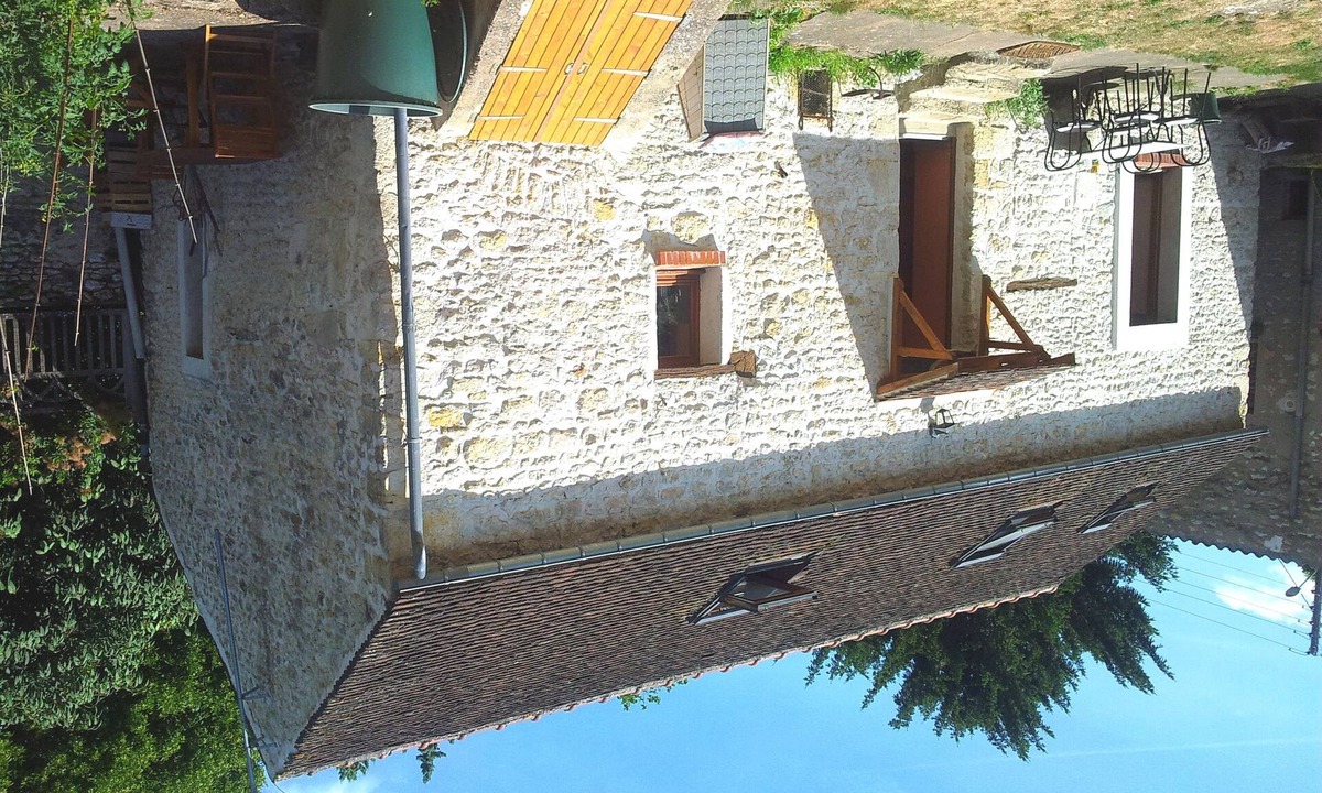 La Neuville-sur-Essonne House | Charming stone house with large garden, terrace and BBQ area