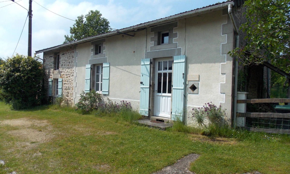 Maisonnais-sur-Tardoire Cottage | Charming stone cottage in peaceful location with pool