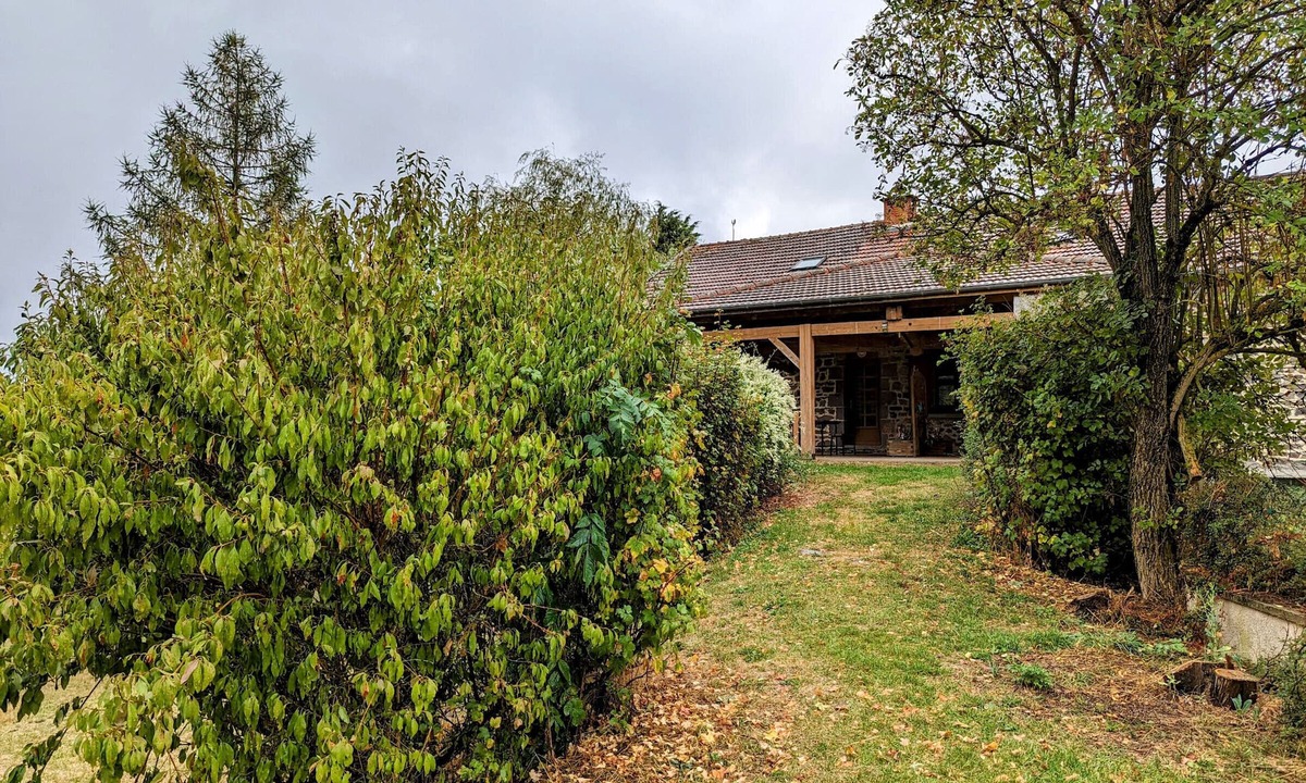 Saint-Didier-sur-Doulon Cottage | Charming Cottage near La Chaise-Dieu: Tranquil Retreat, Spacious Grounds, and Cozy Interiors