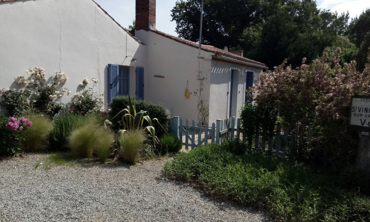Saint-Vincent-sur-Graon Cottage | Charming Traditional Vendeen Cottage sleeping 4 in the peaceful countryside