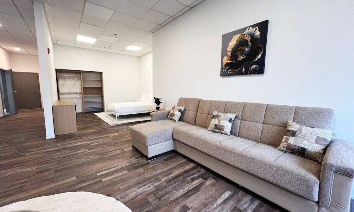 Meriden Apartment | Charming 1 BD | Metro Meriden|Pool Access|GYM