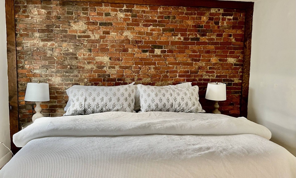 Thompson Square - Bunker Hill Condo | Charming 1 Bed/1 Bath-Charlestown, MA