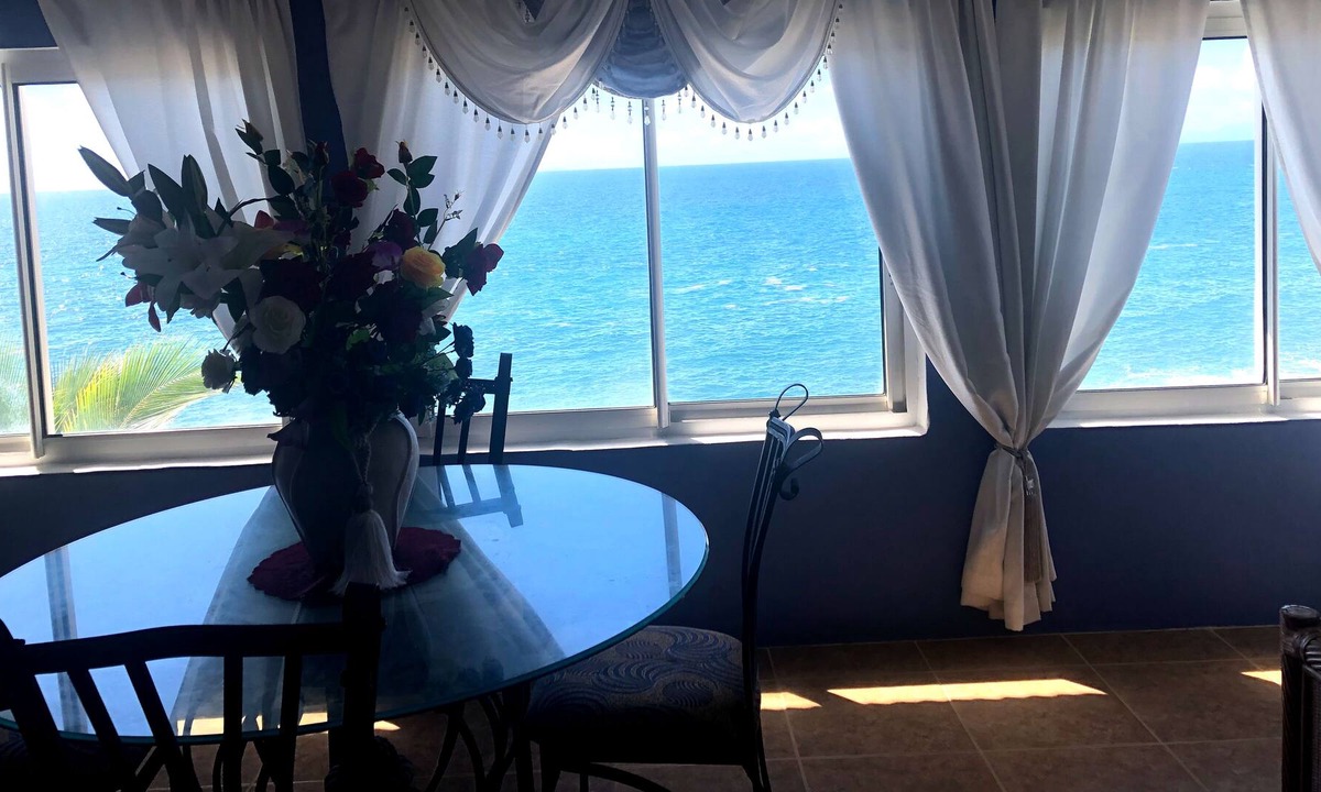Tours Apartment | Charming 1-Bed Apartment in Sint Maarten