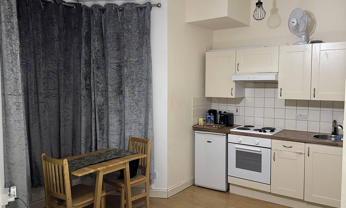 East Walworth Apartment | Charming 1-Bed Studio in London