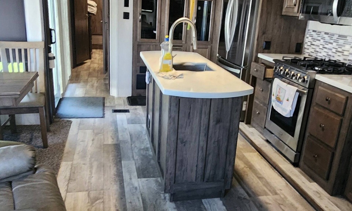 Belleville House | Charming 1-bedroom mobile home with WiFi, AC in fabulous Prince Edward county
