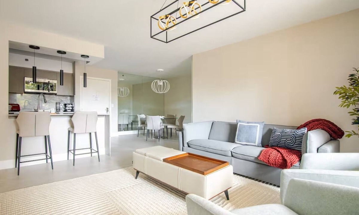 Aventura Apartment | Charming 1-bedroom apartment with AC in vibrant Aventura 1205