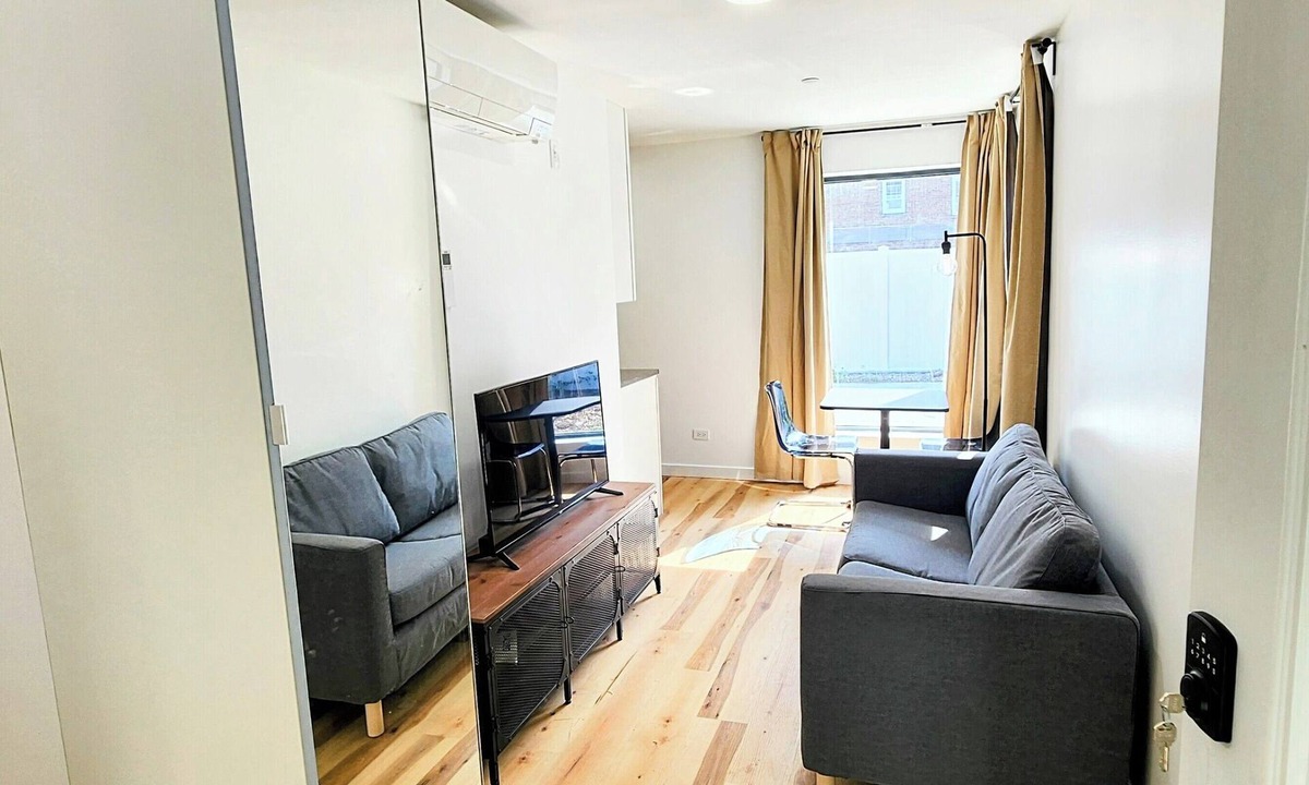 Evanston Apartment | Charming 1-bedroom apartment in enchanting Evanston with AC