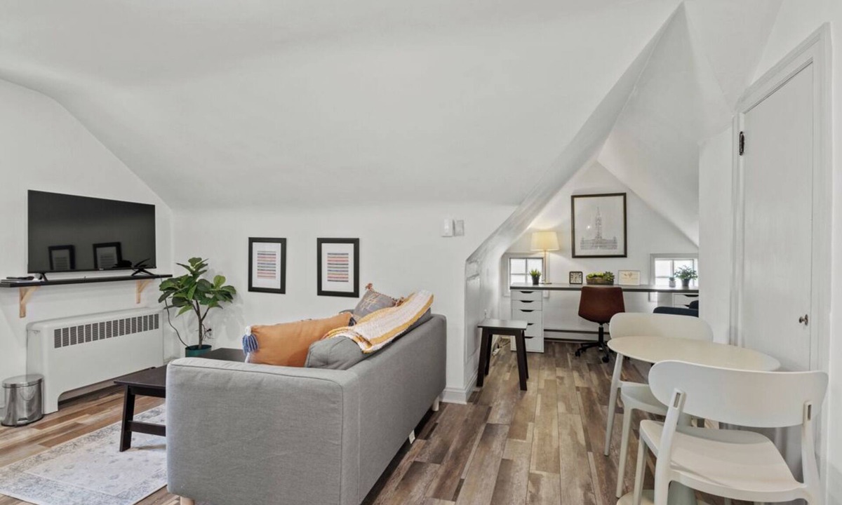 Hatfield Apartment | Charming 1-bedroom apartment with workspace in central Hatfield