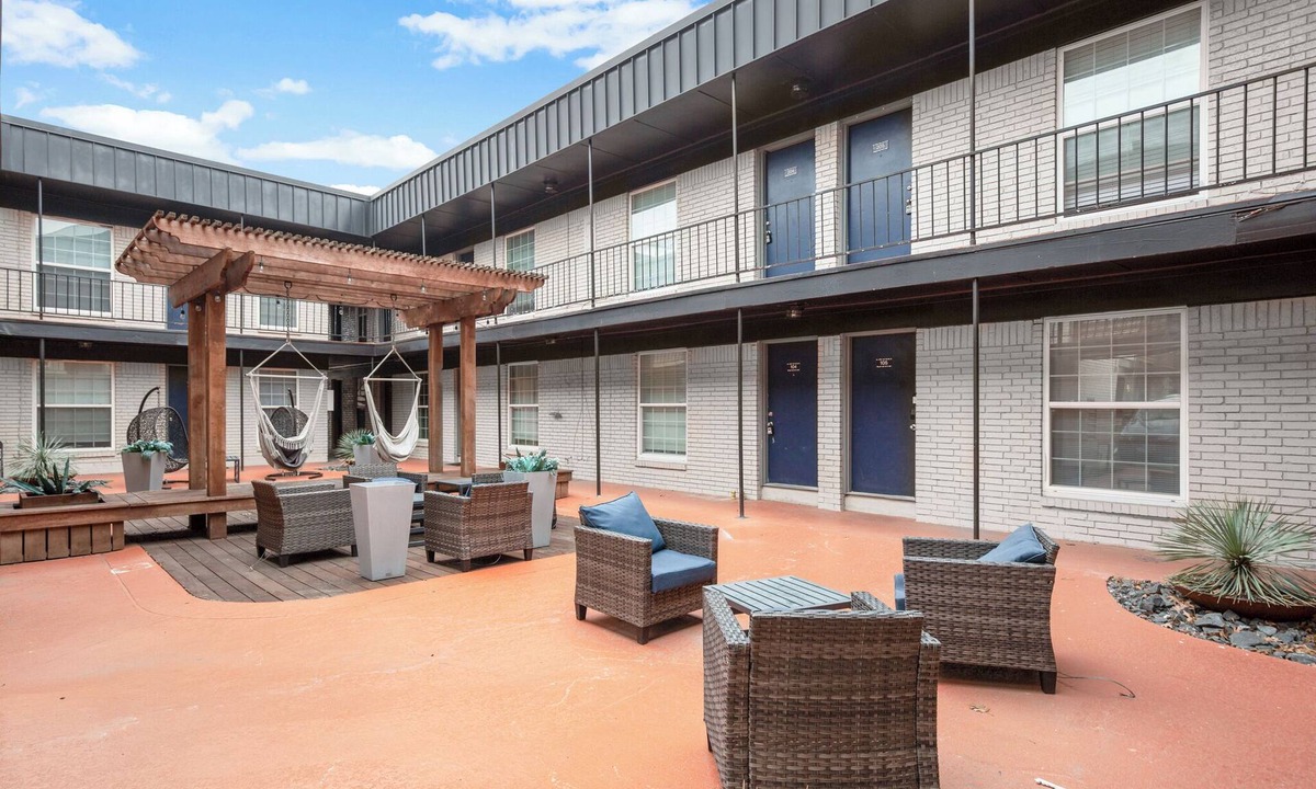 West Campus Apartment | Charming 1-bedroom apartment with AC in vibrant Austin