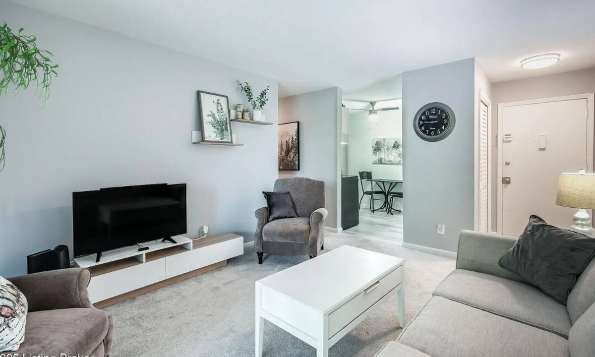 Bashford Manor Condo | Charming 1-bedroom condo with AC in lively Louisville