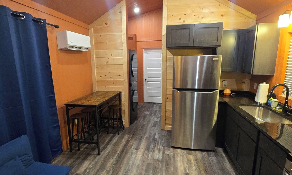 Leary Cabin | Charming 1-bedroom cabin in Hooks with no cleaning fees!