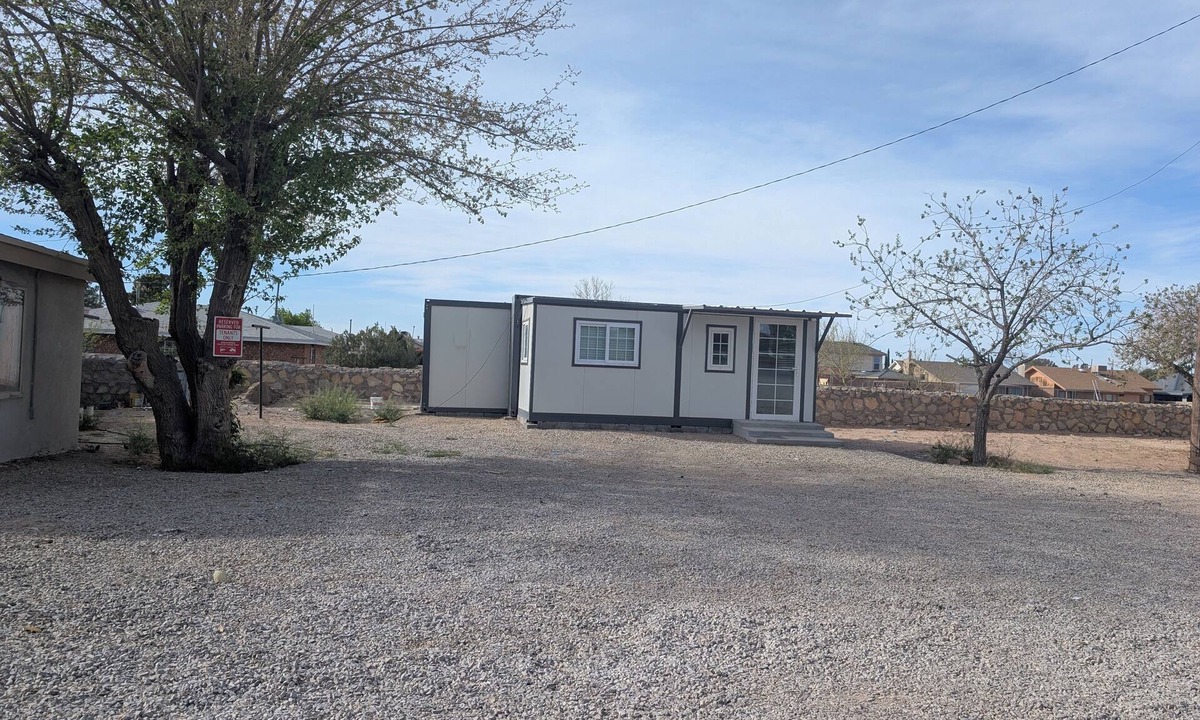 Biggs Field Cottage | Charming 1-bedroom cottage with AC, WiFi in beautiful El Paso